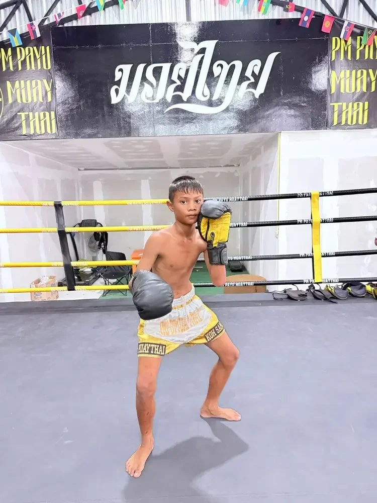 Young fighter in stance inside the ring at PM PAYU, Koh Samui