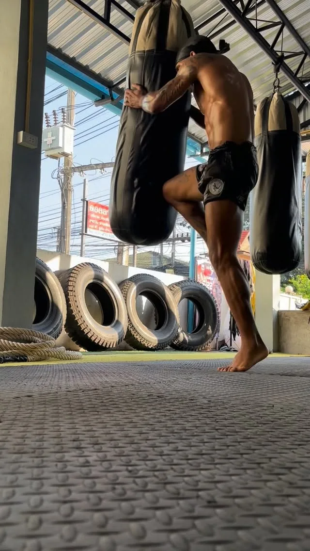 Singdam knee work during fight camp training