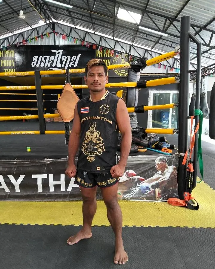 Kru Koban posing with a young student at PM PAYU Muaythai, Koh Samui