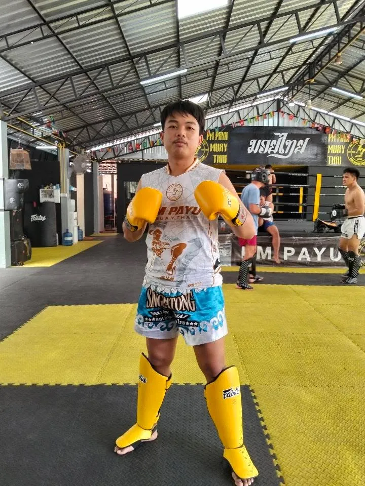 Kru Petch standing in the ring at PM PAYU Muay Thai, Koh Samui